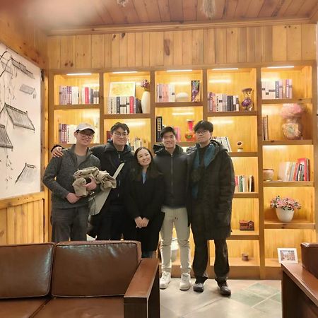 Chong Chong Guesthouse Жангжиаже Екстериор снимка
